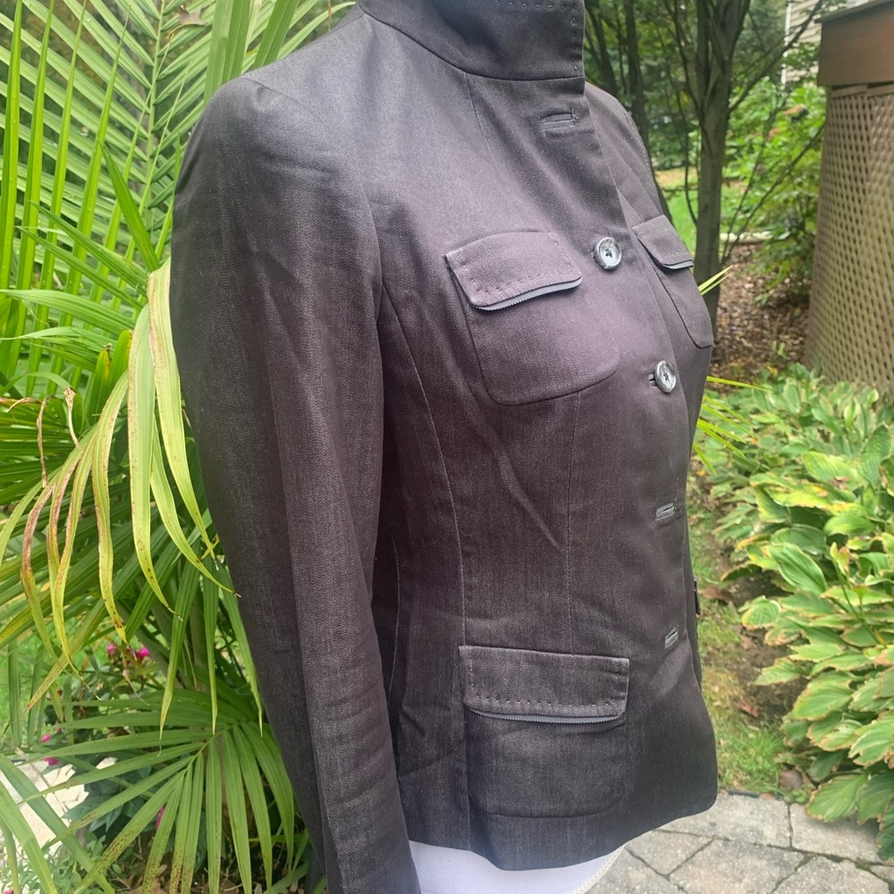 Tahari blazer.  Like new. Size 2 - Picture 2 of 4